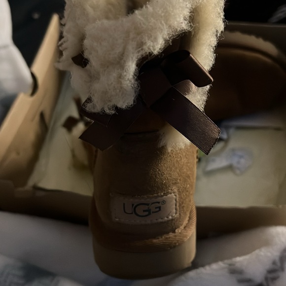 Ugg w mini Bailey bow size 6 - Picture 2 of 6